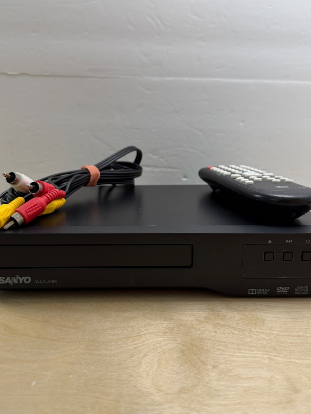 Sanyo DVD Player with Remote and AV Cables